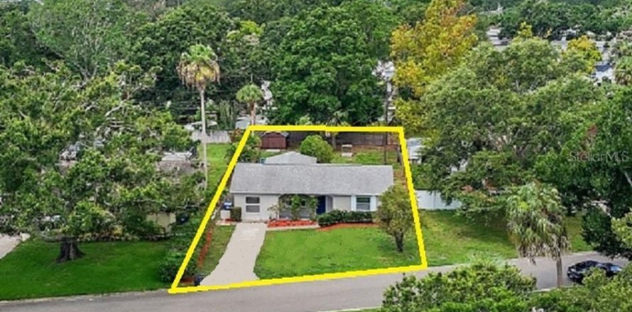 House in Saint Petersburg, Florida 3 bedrooms, 136.75 sq.m. № 1876687