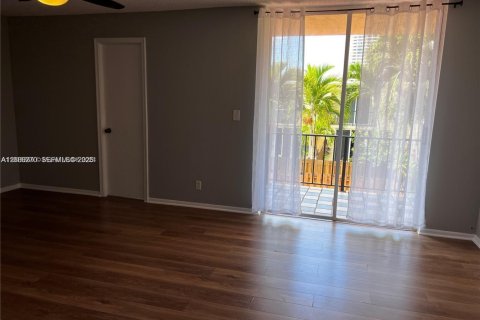 Copropriété à louer à Hallandale Beach, Floride: 2 chambres, 157.56 m2 № 2414721 - photo 11
