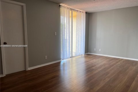 Copropriété à louer à Hallandale Beach, Floride: 2 chambres, 157.56 m2 № 2414721 - photo 10