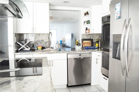 Condo à Hallandale Beach, Floride, 2 chambres  № 2414721