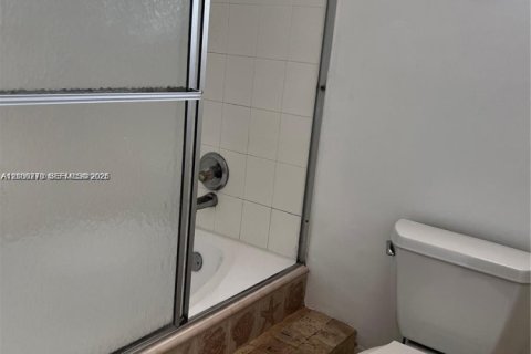Copropriété à louer à Hallandale Beach, Floride: 2 chambres, 157.56 m2 № 2414721 - photo 9