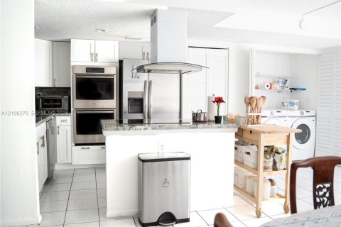 Copropriété à louer à Hallandale Beach, Floride: 2 chambres, 157.56 m2 № 2414721 - photo 2