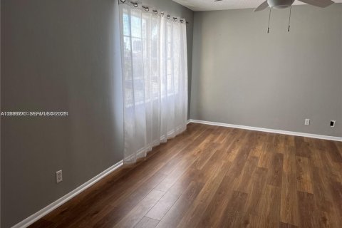 Copropriété à louer à Hallandale Beach, Floride: 2 chambres, 157.56 m2 № 2414721 - photo 8