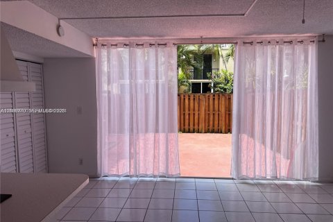 Copropriété à louer à Hallandale Beach, Floride: 2 chambres, 157.56 m2 № 2414721 - photo 7