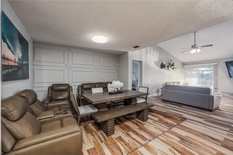 Villa ou maison à vendre à Apollo Beach, Floride: 4 chambres, 197.42 m2 № 2105648 - photo 11