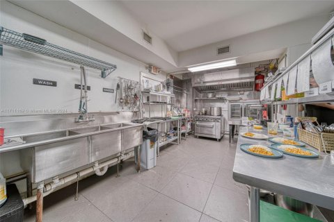 Propiedad comercial en venta en North Miami, Florida № 1940843 - foto 23