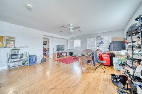 Propiedad comercial en venta en North Miami, Florida № 1940843 - foto 9