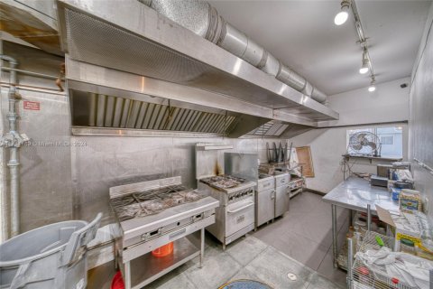 Propiedad comercial en venta en North Miami, Florida № 1940843 - foto 30
