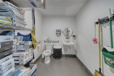 Propiedad comercial en venta en North Miami, Florida № 1940843 - foto 17