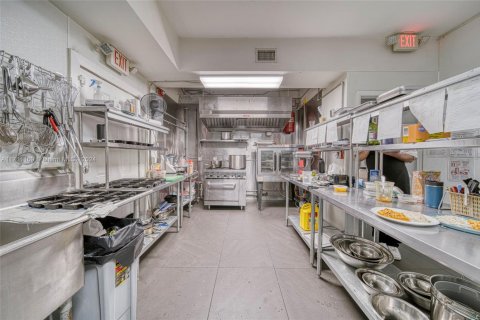 Propiedad comercial en venta en North Miami, Florida № 1940843 - foto 24