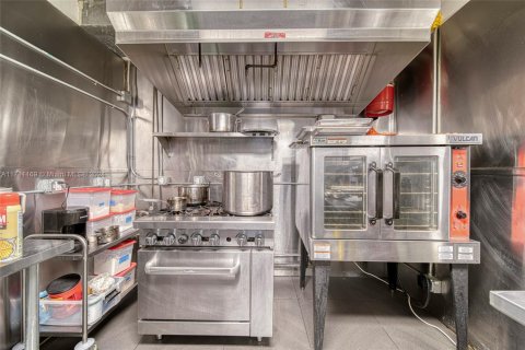 Propiedad comercial en venta en North Miami, Florida № 1940843 - foto 25