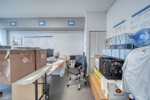 Propiedad comercial en venta en North Miami, Florida № 1940843 - foto 22