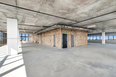 Купить коммерческую недвижимость в Халландейл-Бич, Флорида № 1972306 - фото 9