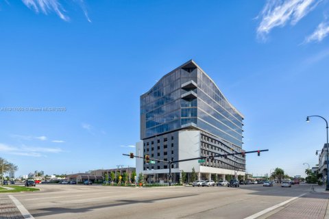 Купить коммерческую недвижимость в Халландейл-Бич, Флорида № 1972306 - фото 17