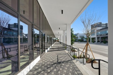 Купить коммерческую недвижимость в Халландейл-Бич, Флорида № 1972306 - фото 14