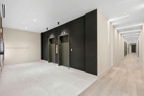 Купить коммерческую недвижимость в Халландейл-Бич, Флорида № 1972306 - фото 4