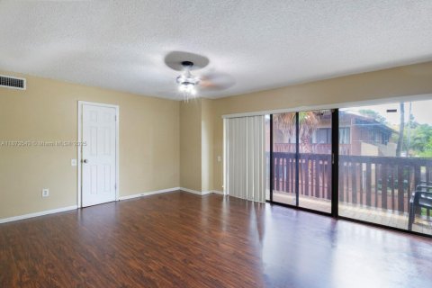 Townhouse in Miami, Florida 2 bedrooms, 123.56 sq.m. № 1896097 - photo 13