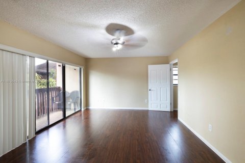 Townhouse in Miami, Florida 2 bedrooms, 123.56 sq.m. № 1896097 - photo 19