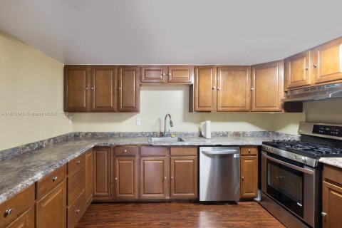 Townhouse in Miami, Florida 2 bedrooms, 123.56 sq.m. № 1896097 - photo 9