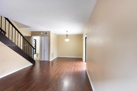 Townhouse in Miami, Florida 2 bedrooms, 123.56 sq.m. № 1896097 - photo 7