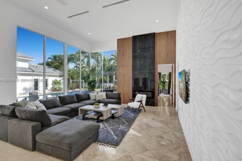 House in Plantation, Florida 9 bedrooms, 383.97 sq.m. № 2068823 - photo 14
