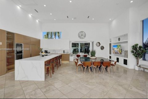 House in Plantation, Florida 9 bedrooms, 383.97 sq.m. № 2068823 - photo 17