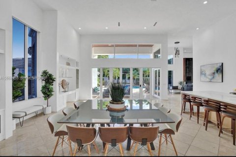 House in Plantation, Florida 9 bedrooms, 383.97 sq.m. № 2068823 - photo 19