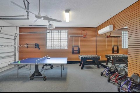 House in Plantation, Florida 9 bedrooms, 383.97 sq.m. № 2068823 - photo 10