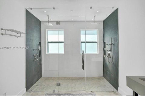 House in Plantation, Florida 9 bedrooms, 383.97 sq.m. № 2068823 - photo 28