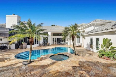 House in Plantation, Florida 9 bedrooms, 383.97 sq.m. № 2068823 - photo 3