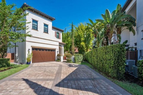 Casa en venta en Orlando, Florida, 3 dormitorios, 326.92 m2 № 1900474 - foto 1