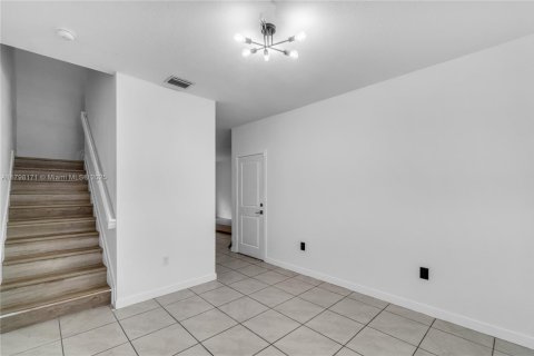 Townhouse in Homestead, Florida 3 bedrooms, 138.24 sq.m. № 1695602 - photo 10