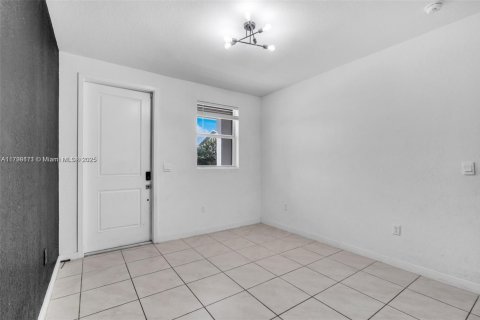 Townhouse in Homestead, Florida 3 bedrooms, 138.24 sq.m. № 1695602 - photo 3
