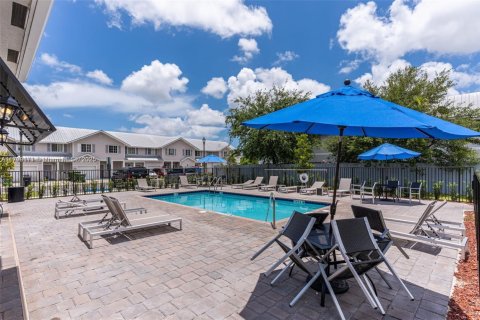 Townhouse in Homestead, Florida 3 bedrooms, 138.24 sq.m. № 1695602 - photo 20