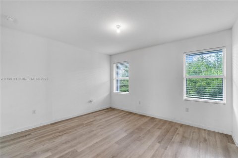 Townhouse in Homestead, Florida 3 bedrooms, 138.24 sq.m. № 1695602 - photo 16