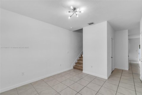 Townhouse in Homestead, Florida 3 bedrooms, 138.24 sq.m. № 1695602 - photo 9