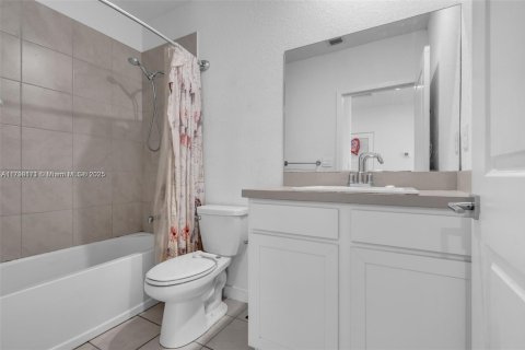 Townhouse in Homestead, Florida 3 bedrooms, 138.24 sq.m. № 1695602 - photo 7