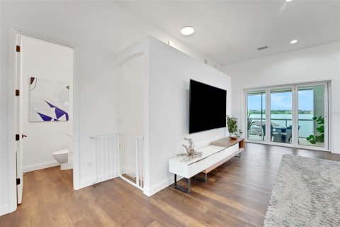 Casa en venta en Auburndale, Florida, 5 dormitorios, 397.71 m2 № 1914383 - foto 25