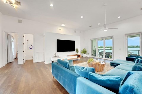 Casa en venta en Auburndale, Florida, 5 dormitorios, 397.71 m2 № 1914383 - foto 13