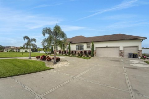 Casa en venta en Auburndale, Florida, 5 dormitorios, 397.71 m2 № 1914383 - foto 3