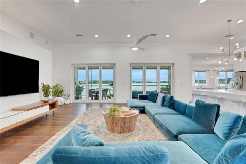 Casa en venta en Auburndale, Florida, 5 dormitorios, 397.71 m2 № 1914383 - foto 9