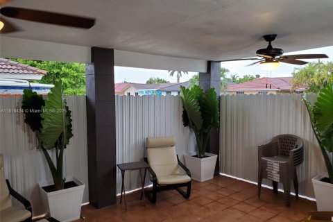 House in Miami, Florida 5 bedrooms, 146.69 sq.m. № 1774156 - photo 29