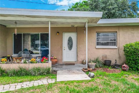 House in Orlando, Florida 3 bedrooms, 93.65 sq.m. № 2196507 - photo 2