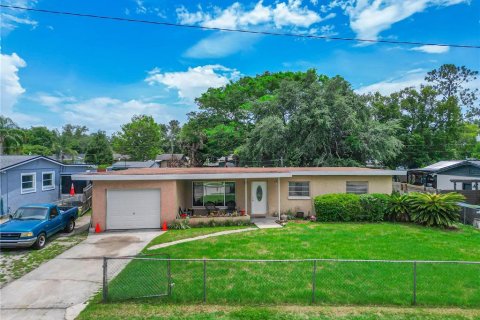 House in Orlando, Florida 3 bedrooms, 93.65 sq.m. № 2196507