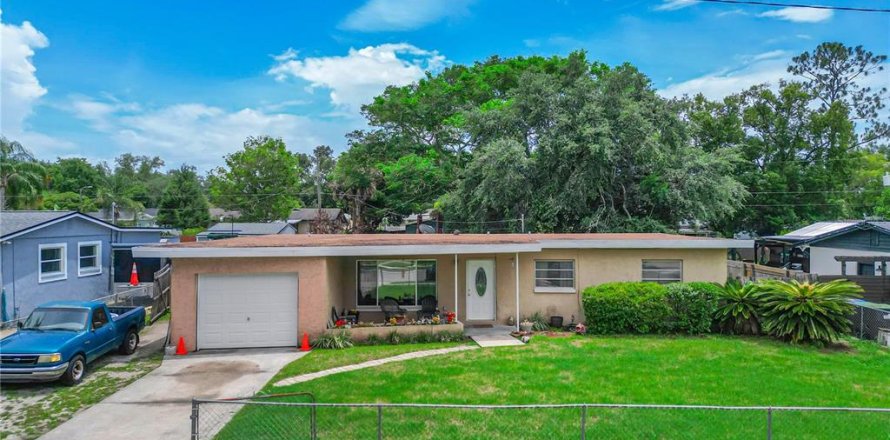 House in Orlando, Florida 3 bedrooms, 93.65 sq.m. № 2196507