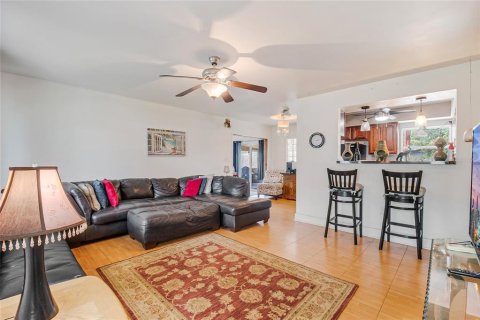 House in Orlando, Florida 3 bedrooms, 93.65 sq.m. № 2196507 - photo 6