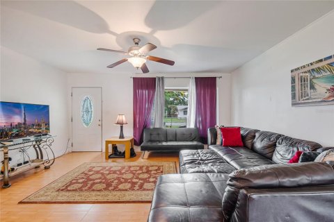 House in Orlando, Florida 3 bedrooms, 93.65 sq.m. № 2196507 - photo 7