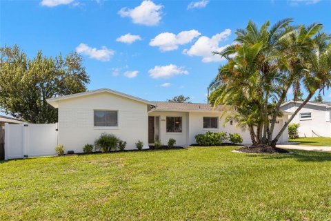 Casa en alquiler en Largo, Florida, 3 dormitorios, 131.83 m2 № 1901800 - foto 1