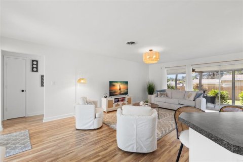 Casa en alquiler en Largo, Florida, 3 dormitorios, 131.83 m2 № 1901800 - foto 4