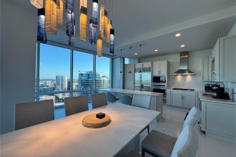Condominio en alquiler en Orlando, Florida, 4 dormitorios, 294.69 m2 № 2277566 - foto 14